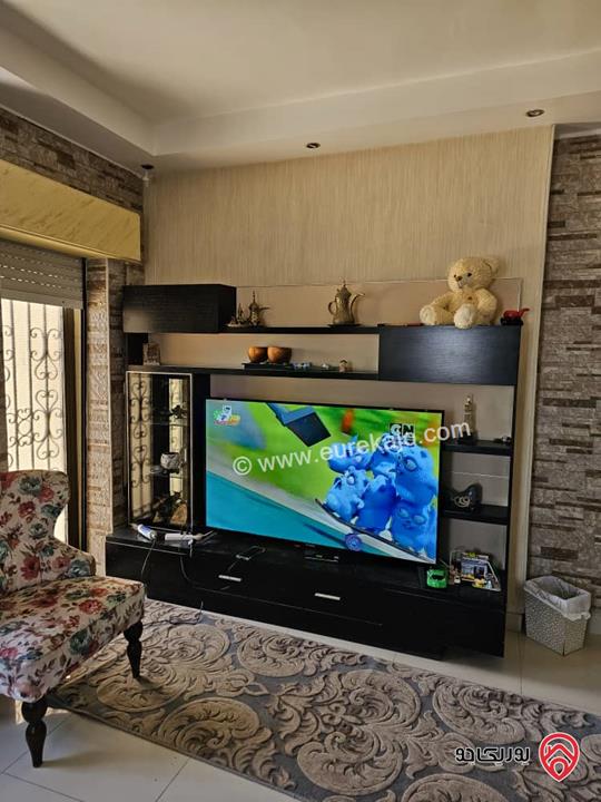 شقة مساحة 318م طابق ثالث للبيع في عمان - الرابية 