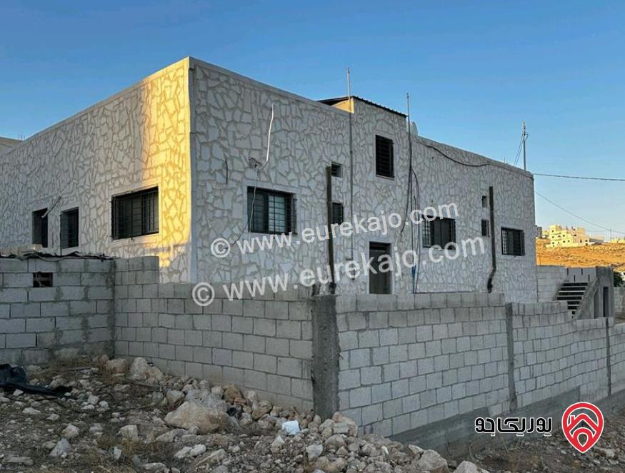منزل مستقل مساحة 220م على ارض مساحة 500م للبيع في الزرقاء - بيرين