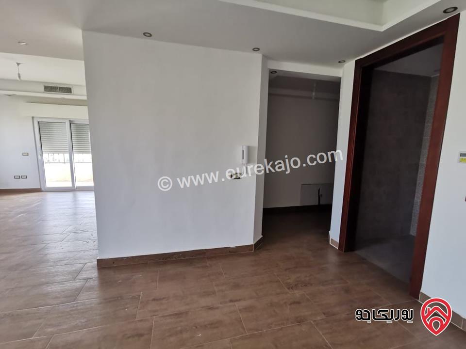 فيلا مع شقتين مساحة 800م على أرض 750م للبيع بإطلالة خلابة في عمان - بدر الجديدة من المالك مباشرة 