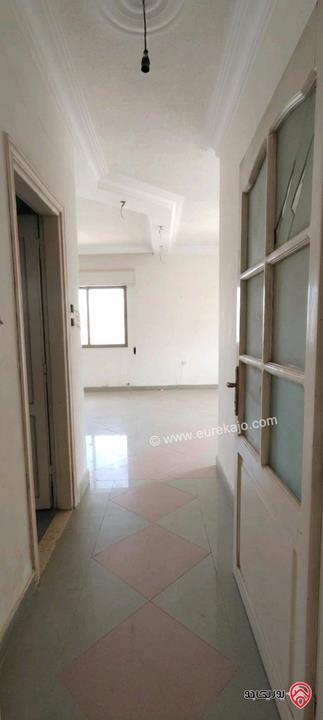 شقة طابق ثالث مساحة 273م للبيع في عمان - طبربور