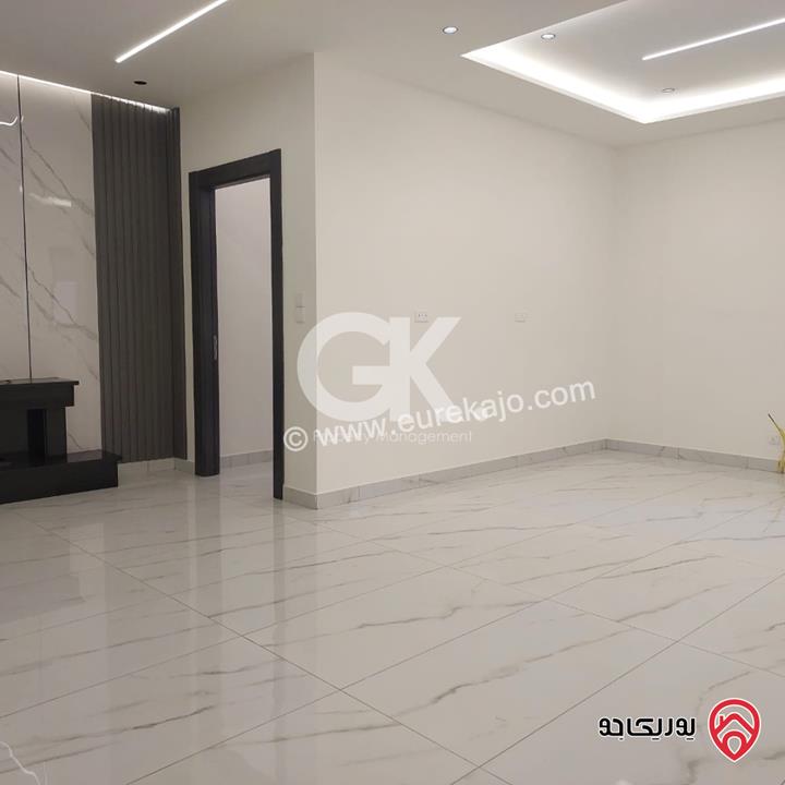 شقة ارضية مساحة 240م داخلي مع 170م خارجي للبيع في عمان - الكرسي