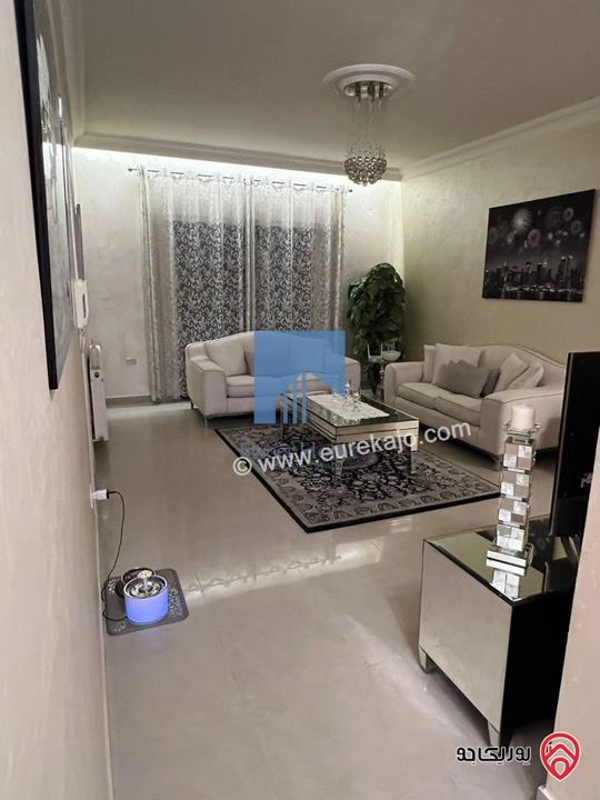 شقة فاخرة للبيع في عمان - الكرسي - خلف إدارة السير طابق ثالث 180م مع روف 120م بسعر مغري