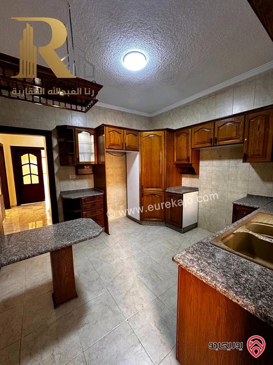 شقة مميزة مجددة مساحة 167م طابق أول للبيع في عمان - تلاع العلي 