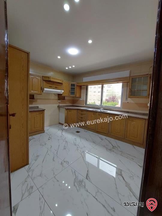 شقة مساحة 190م طابق أول للبيع في عمان - تلاع العلي