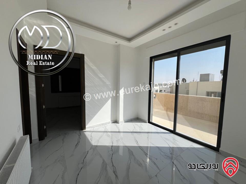 شقة ارضية جديدة للبيع في عمان - حي الصحابة مساحة 185م مع ترس و حديقة 150م تشطيبات ديكورات فاخرة و بسعر مميز