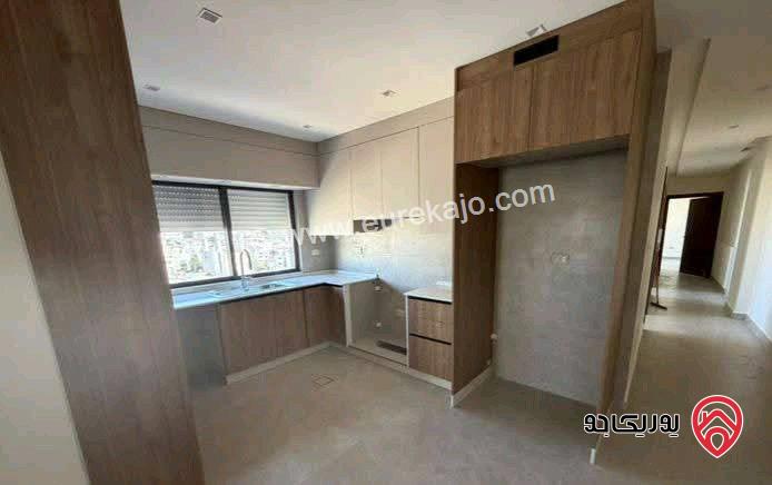 شقة فارغة طابق ثالث مساحة 130م للايجار في عمان - ام السماق 