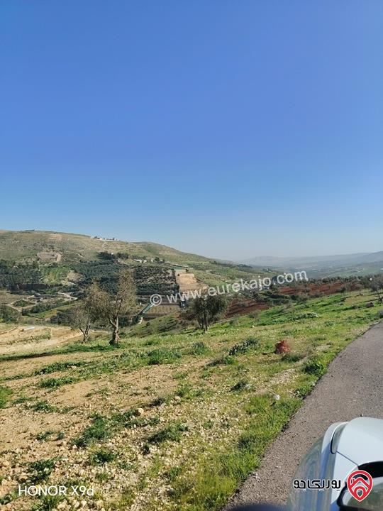 قطعة ارض مساحة 3400م للبيع في جرش على شارع جرش الزرقاء الرئيسي