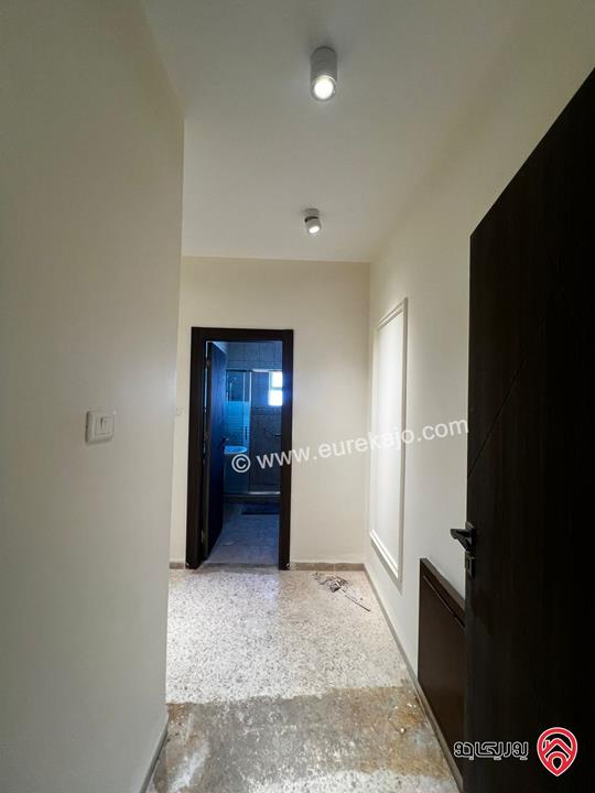 شقة سوبر ديلوكس مجددة مساحة 184م طابق ثالث للبيع في عمان - خلدا