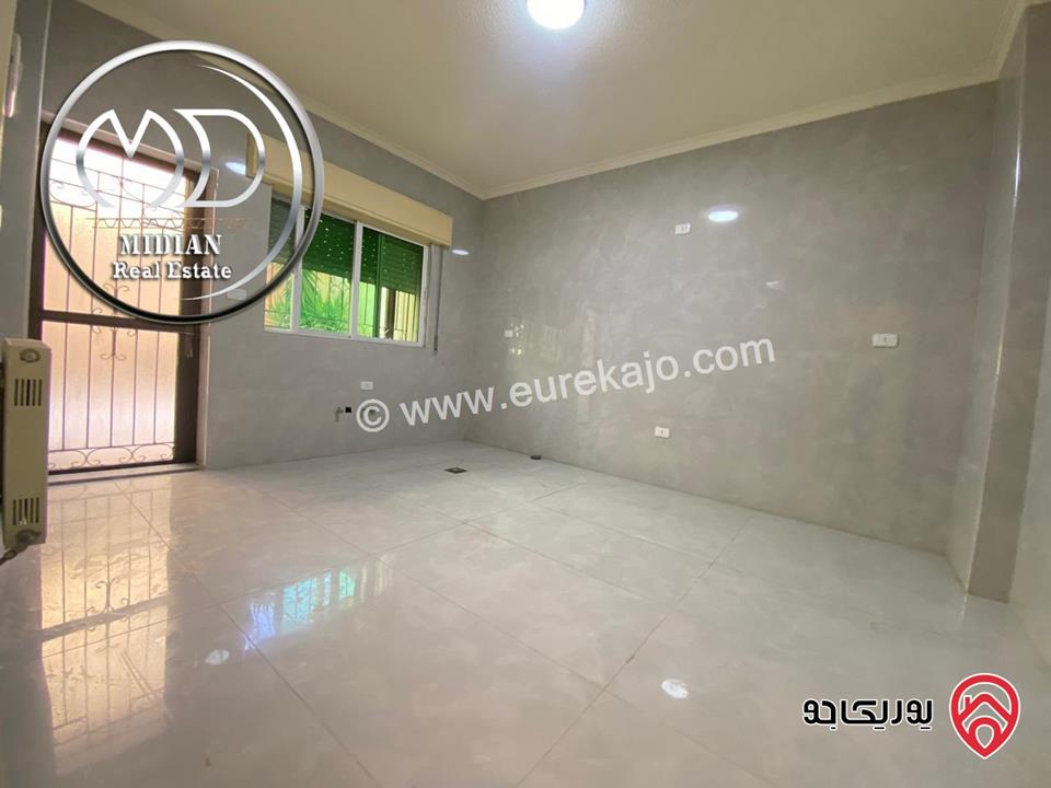 شقة ارضية للبيع في عمان - الجاردنز مساحة 170م مع ترس و حديقة 250م تشطيبات و ديكورات فاخرة بسعر مميز جداً