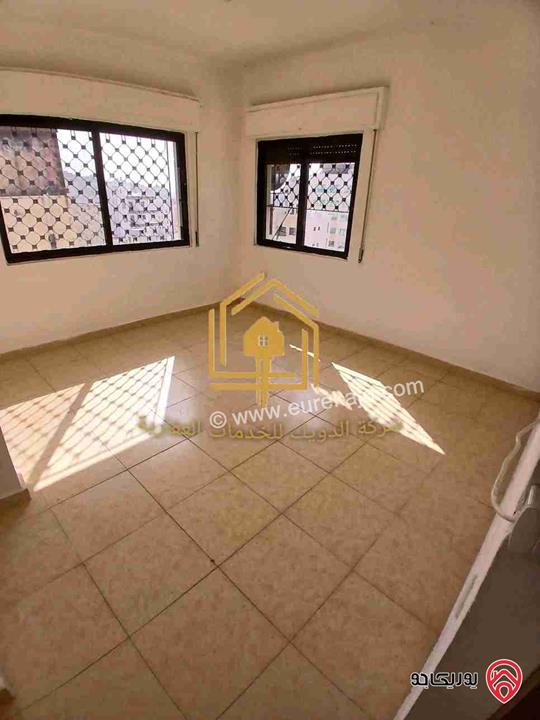 شقة فارغة طابق ثانى مساحة 100م للإيجار في عمان - ضاحية الرشيد 