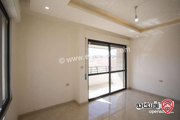 اخر شقة في المشروع طابق ثالث مع روف مبني مرخص مساحة 135م للبيع في عمان - ابو علندا 