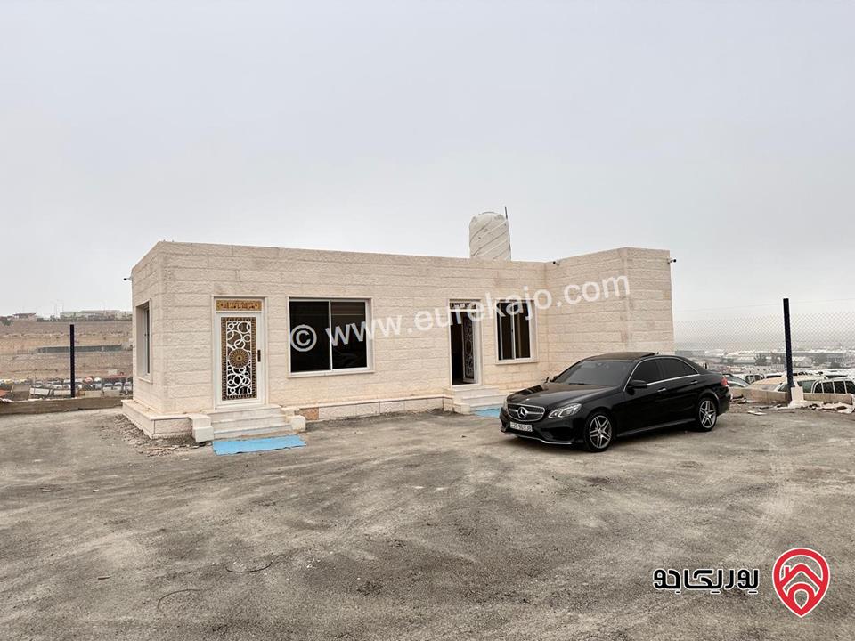 معرض سيارات مساحة 1400م للبيع في الزرقاء المنطقة الحرة