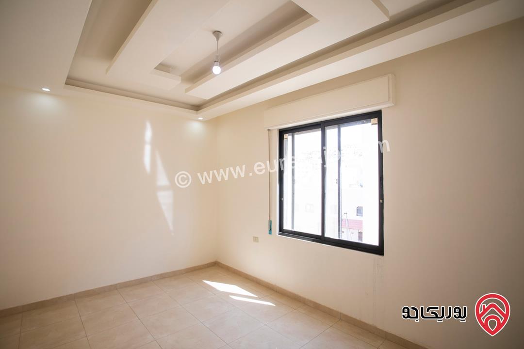 شقة فاخرة طابق ثالث مع روف مساحة 135م للبيع في عمان - ابو علندا