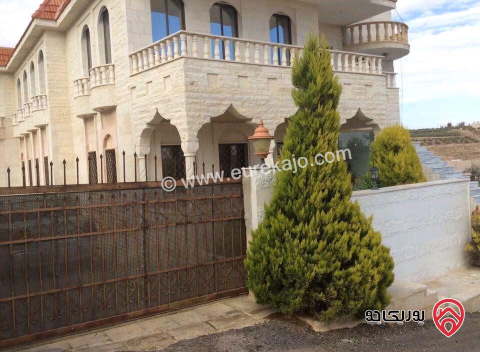 شقة طابقية مساحة 203م للبيع في السلط خلف المحكمة شارع سرحان الدباس