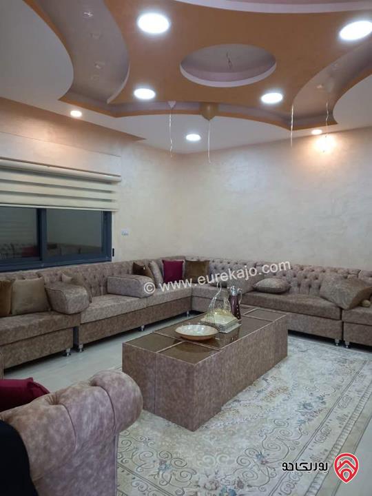 فيلا مساحة 550م على أرض 750م للبيع في اربد - على شارع البترول الحصن 
