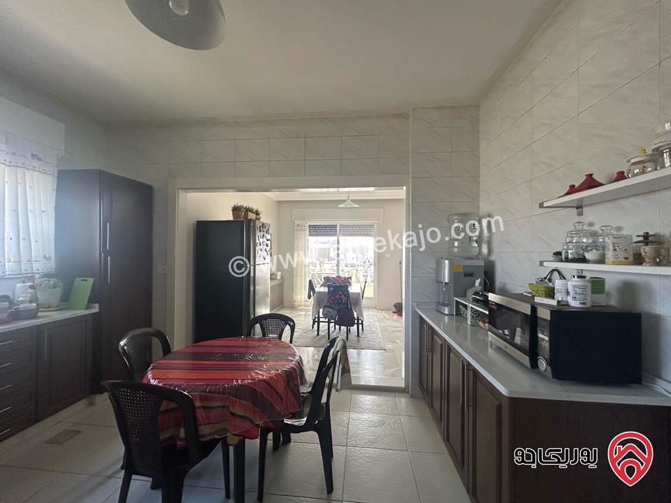 شقة طابق ثالث مساحة 195م للبيع في عمان - الشميساني 