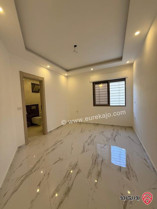 شقة للإيجار شبه ارضية مساحة 120م مع ترس 60م في عمان - ضاحية الاستقلال