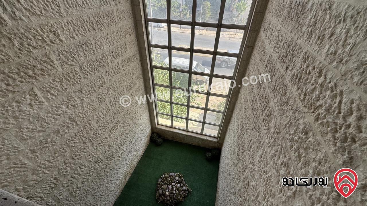 شقة مساحة 235م طابق ثاني للبيع في عمان - دير غبار 