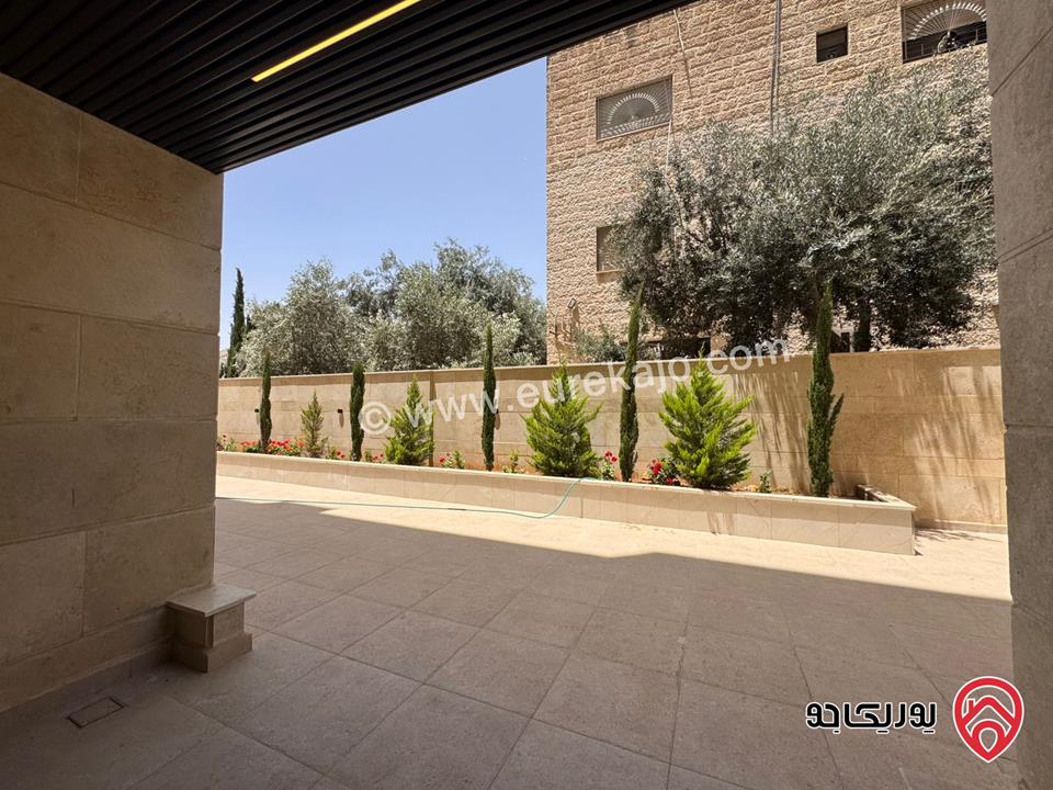 شقة للبيع في عمان - مرج الحمام / طريق المطار شبه ارضي مساحة البناء 225م ومساحة الحديقة 210م