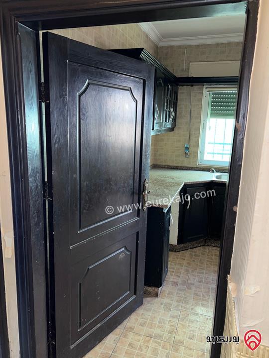 شقة شبه أرضية مساحة 100م داخلي و 100م خارجي للبيع في عمان - الجبيهة 