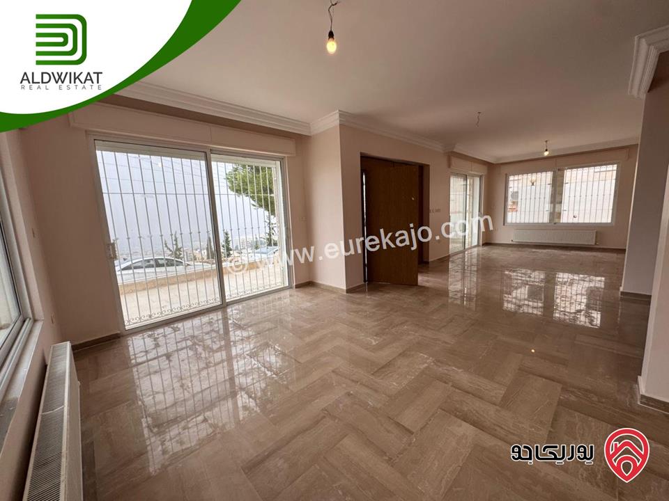 فيلا مستقلة للبيع في عمان - صويلح بالقرب من الحمر مساحة الأرض860م مساحة البناء 390م موقع اطلالة