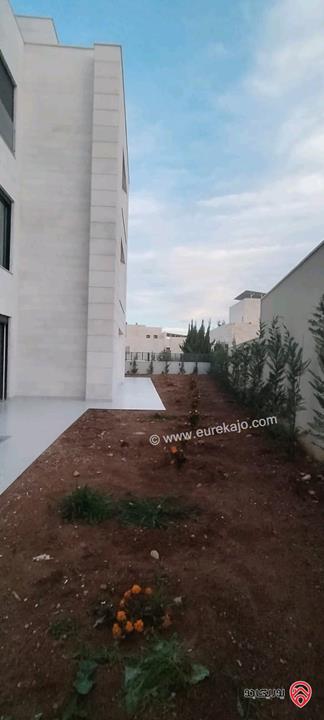 شقة طابقية ارضية مساحة 300م داخلي و 350م خارجي للبيع في عمان - دابوق