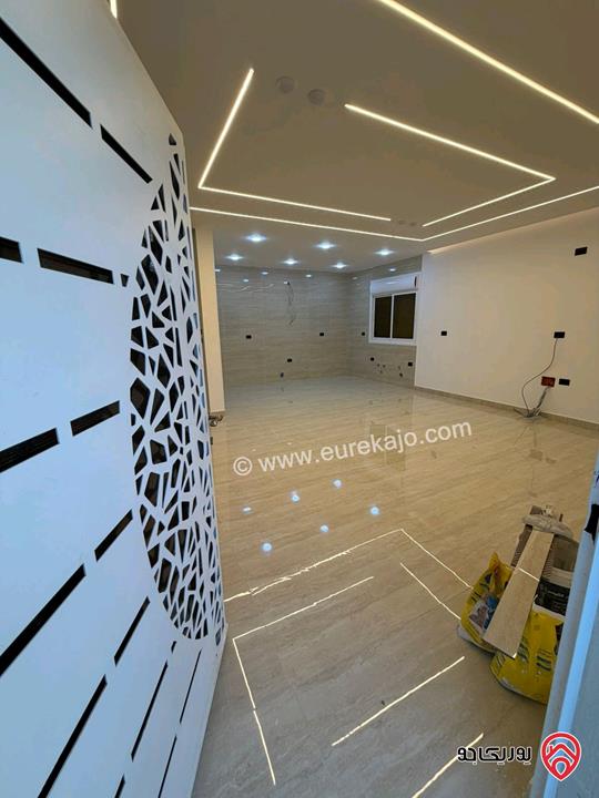 بيت مستقل مساحة 160م على أرض 303م للبيع في الزرقاء - جريبا