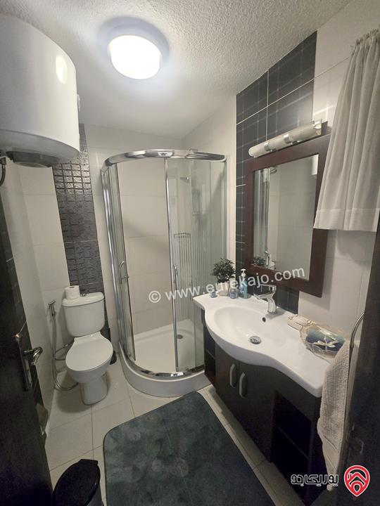 شقة طابق ثالث مساحة 120م للايجار مفروشة في عمان - الرابية