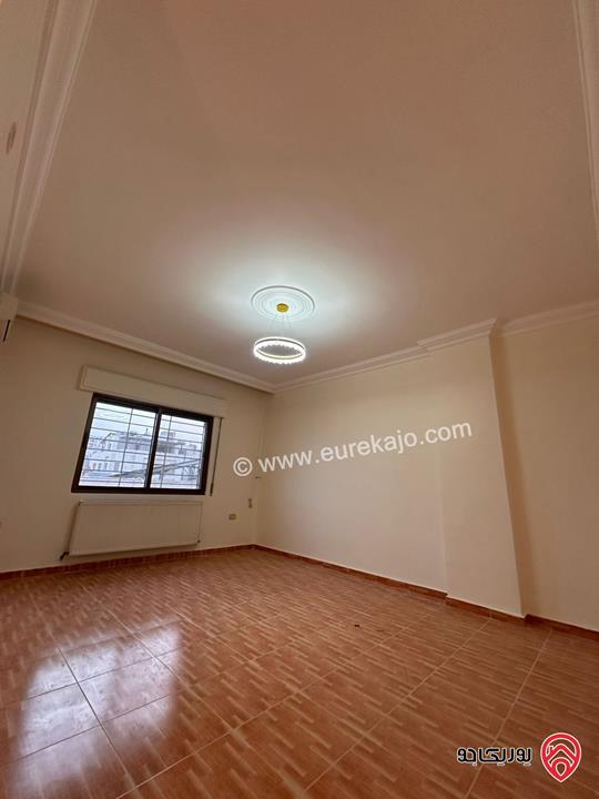 شقة طابق ثالث مساحة 185م للايجار في عمان - الرابية 