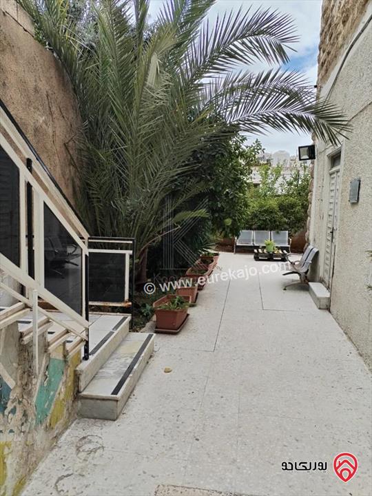 شقة تجارية للبيع أو للايجار مساحة 190م داخلي و 200م خارجي في جبل عمان / شارع الرينبو