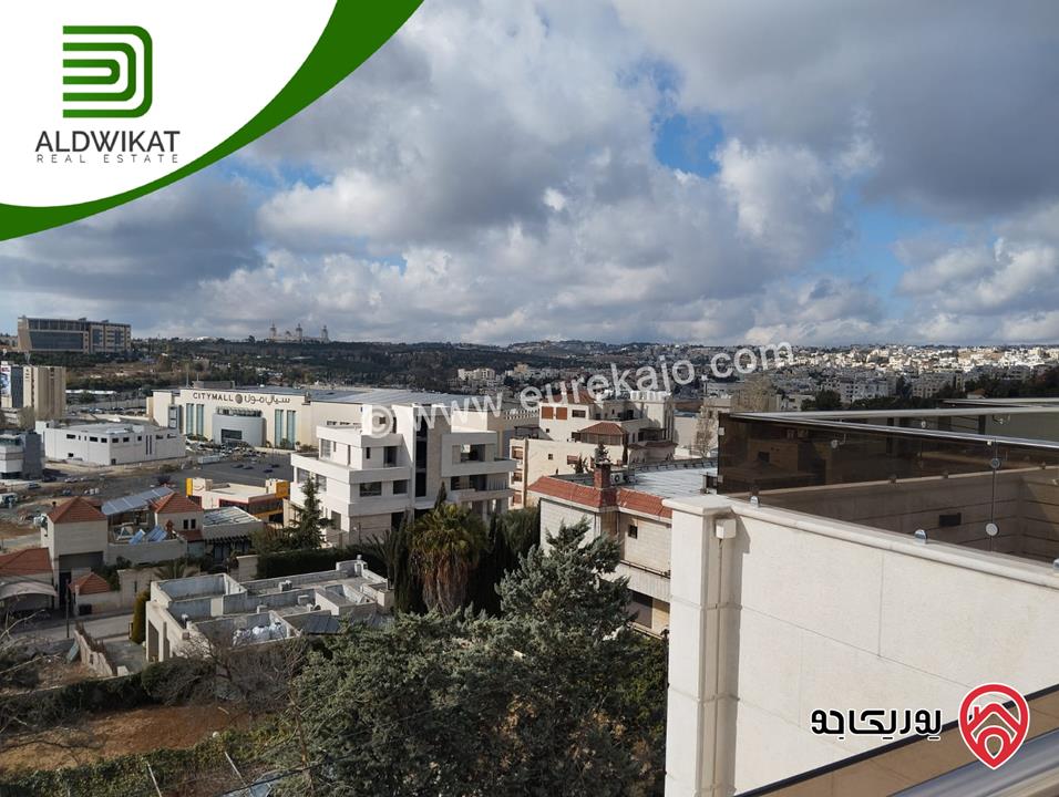 شقة للبيع في عمان - ام السماق/ قرب مكة مول طابق اخير مع رووف مساحة البناء 220م ومساحة الترس 140م