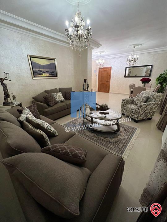 شقة فاخرة للبيع في عمان - الكرسي - خلف إدارة السير طابق ثالث 180م مع روف 120م بسعر مغري