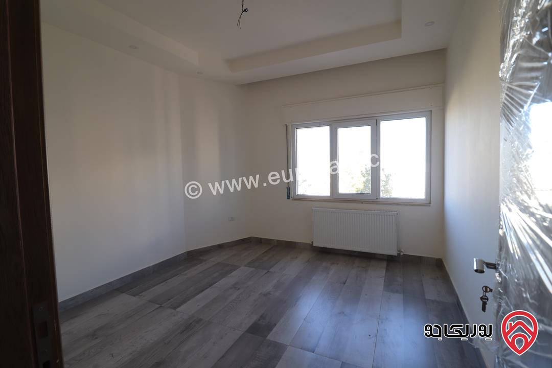 شقة جديدة طابق ثالث دوبلكس مساحة 173م للبيع في عمان - خلدا