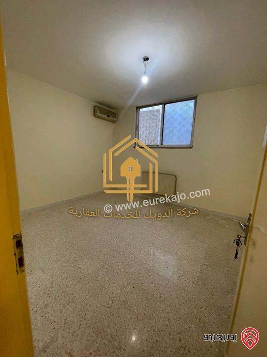شقة فارغة طابق تسوية مساحة 90م للإيجار في عمان - دير غبار 