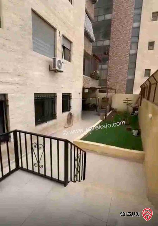 شقة شبه ارضية مساحة 135م داخلي و 90م خارجي للبيع في عمان - الجبيهة حي المنصور