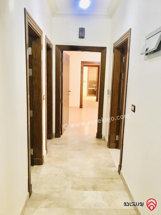 شقة طابق أرضي مُعلّق مطلّة مساحة 188م داخلي و 20م خارجي للبيع في عمان - عرقوب خلدا