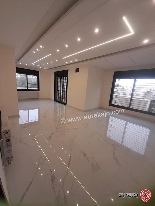 شقة سوبر ديلوكس ارضية مساحة 230م داخلي و 60م خارجي للبيع في عمان - طريق المطار