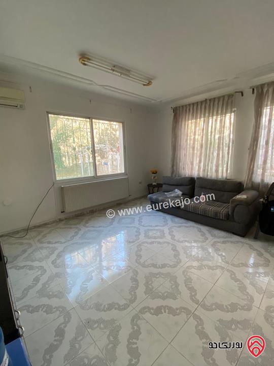 فيلا طابقين مساحة 400م على ارض 824م للبيع في الزرقاء الجديدة