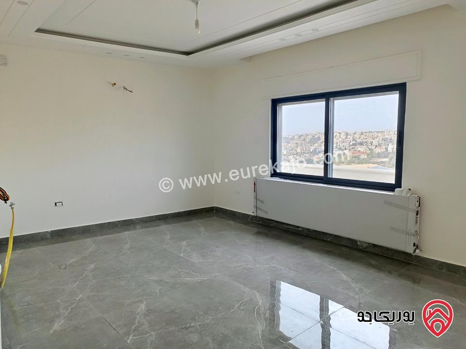 روف طابقي مميز مساحة البناء 155م والترسات 188م للبيع في عمان - دابوق