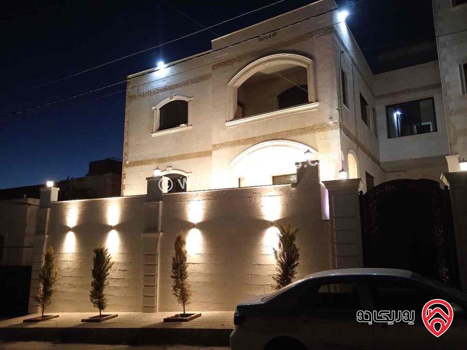 بيت طابقين نظام أمريكي دوبلكس مساحة 300م على أرض 320م للبيع في عمان - أبو علندا