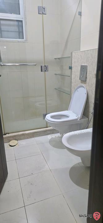 شقة مساحة 210م طابق أول للبيع في عمان - الرابية