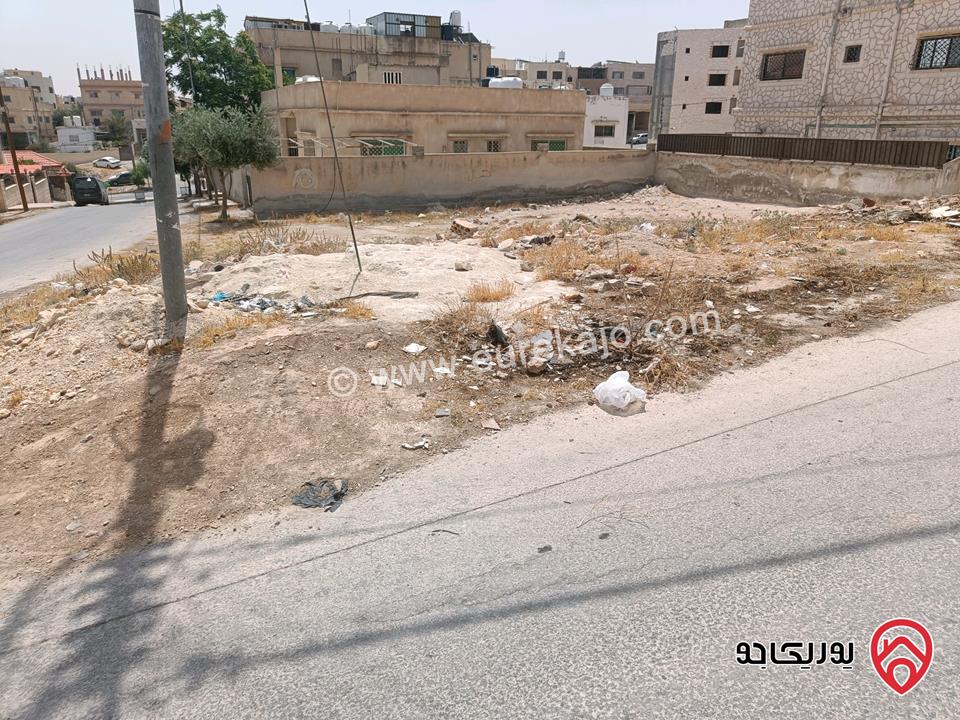 قطعة أرض على شارعين مساحة 327م للبيع في الزرقاء - الزواهرة