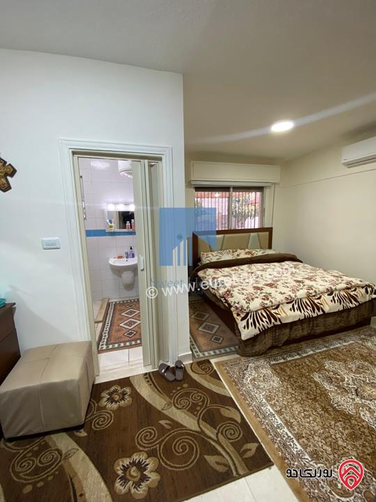 شقة مميزة شبه أرضية مساحة 100م مع حديقة وترسات 200م للبيع في عمان - أم السماق الشمالي