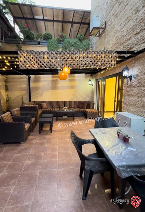 شقة فاخرة أرضية مساحة 180م داخلي و 100م خارجي للايجار مفروشة في عمان - عبدون