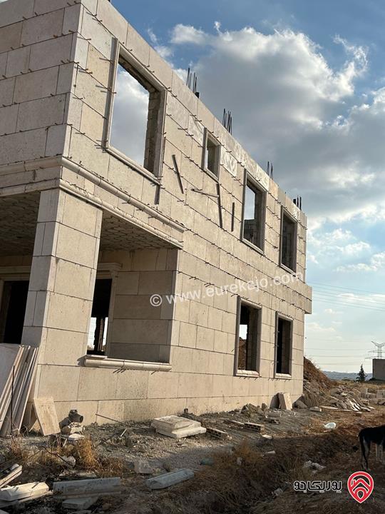 ڤيلا عظم مساحة 430م دوبلكس على أرض 460م للبيع في عمان - البيضاء