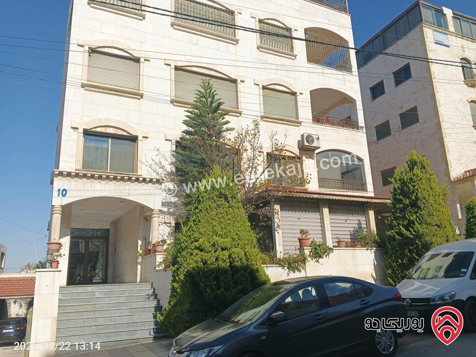 شقة طابقية مساحة 300م للبيع مفروشة في عمان - أم أذينة