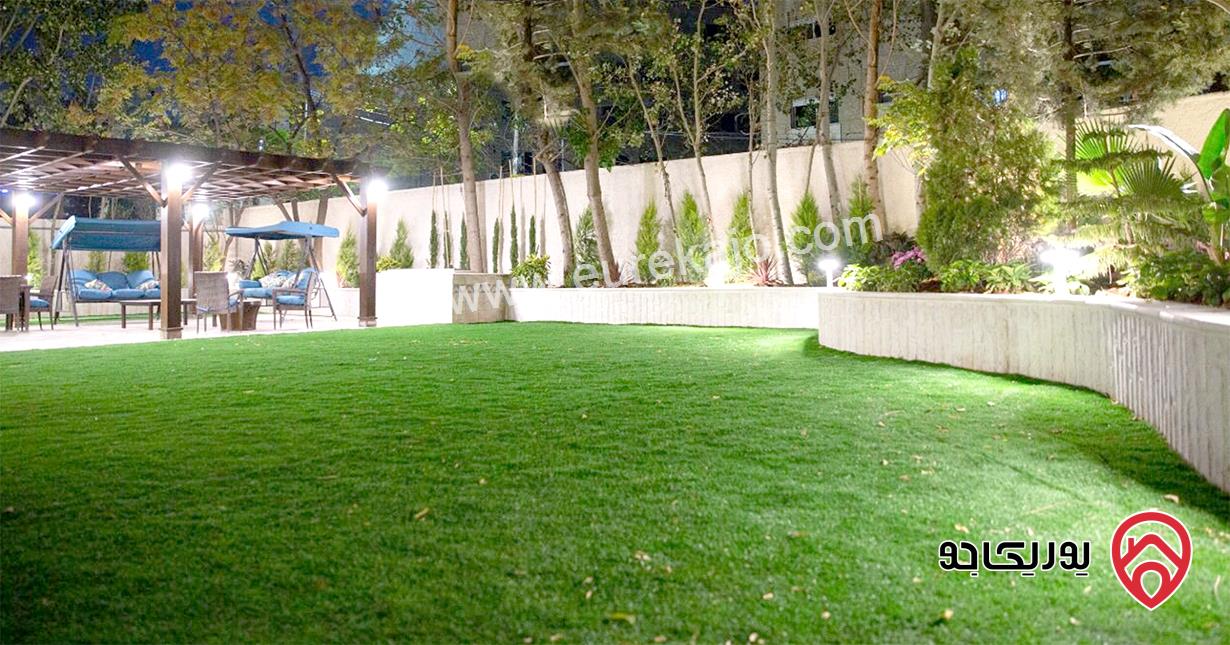 شقة طابقية فخمة مساحة 420م داخلي و 300م خارجي مع مسبح للايجار المفروش في عمان - أم السماق