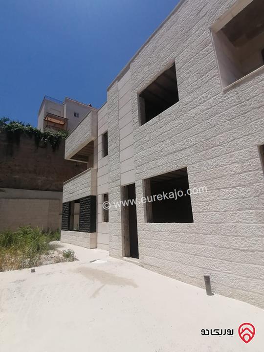 فيلا مساحة 1 دونم على أرض 940م للبيع في عمان - دابوق