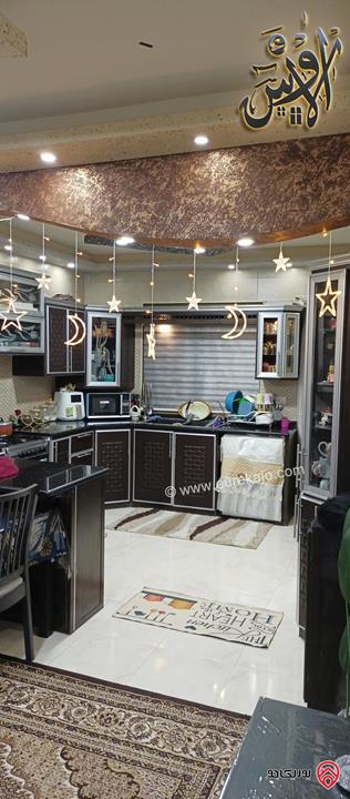 شقة طابق أول فني مساحة 150م للبيـع في الزرقاء - جبل طارق