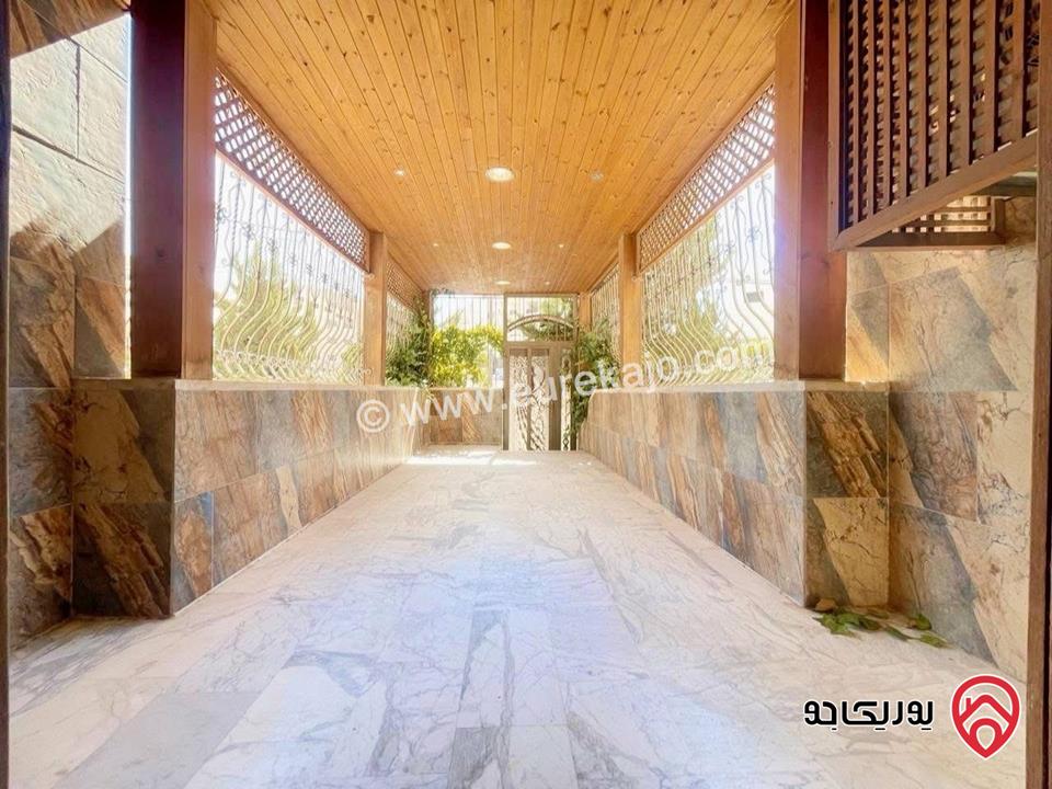 شقة ارضية مساحة 170م داخلي و 50م خارجي للبيع في عمان - طبربور 
